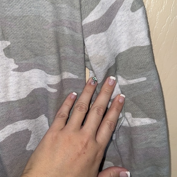 Aerie oversized non-hooded sweatshir XS CAMO - Picture 3 of 4